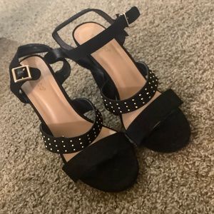 Black and Golden heels✨